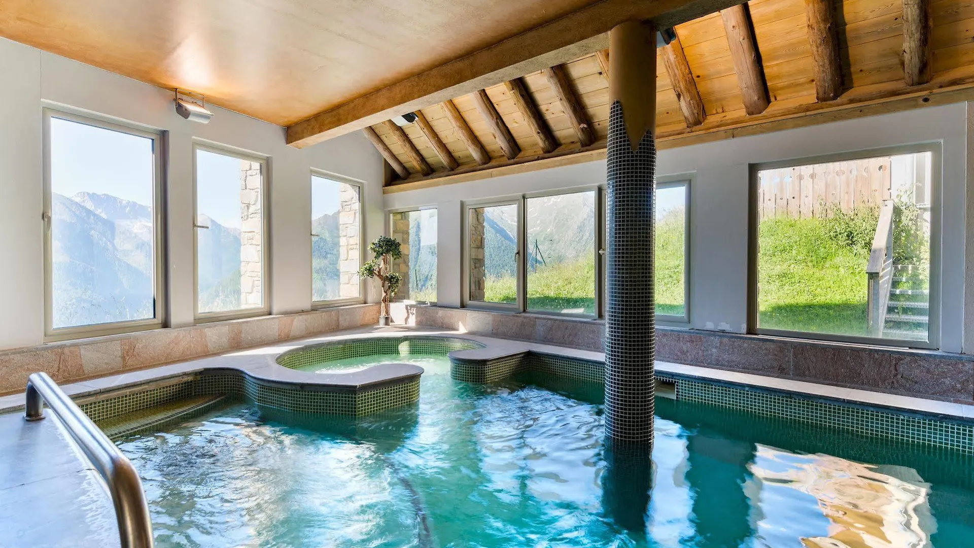 Residence Lagrange Prestige Les Chalets De L'Adet サン・ラリー・スラン 0*,